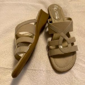 Mootsie Tootsies sandals size 7